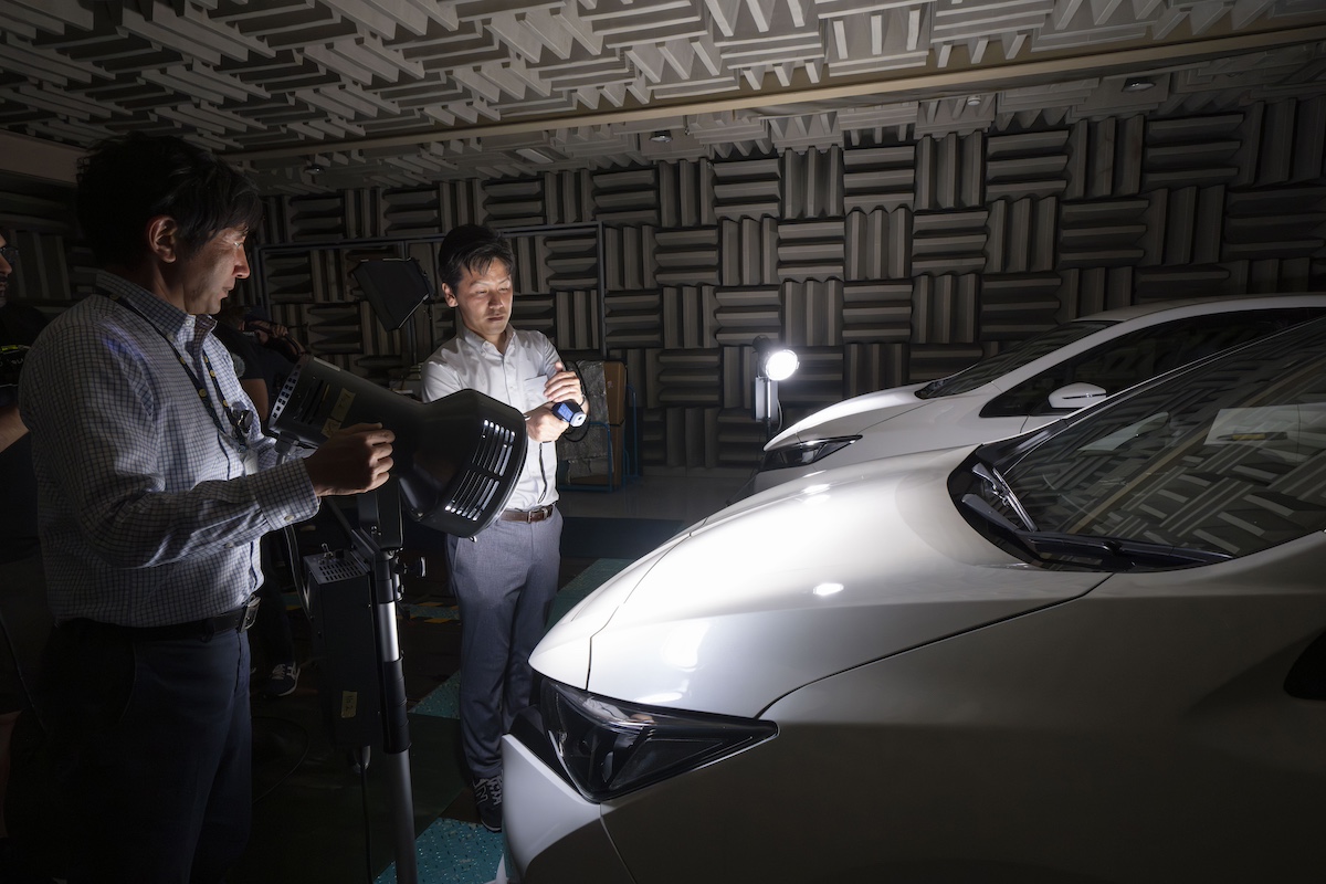 Nissan sperimenta la vernice refrigerante per auto