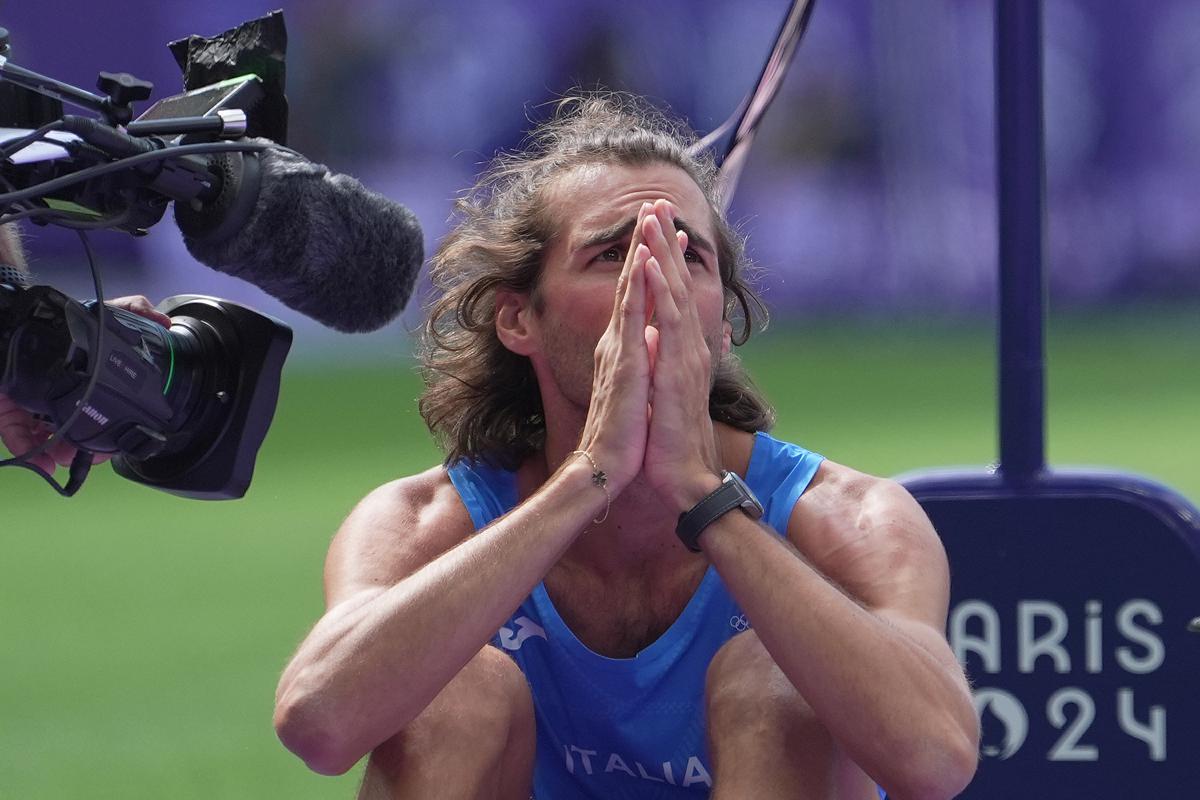 Tamberi in lacrime, il pianto di Gimbo alle Olimpiadi di Parigi 2024 fa il giro del mondo Tamberi in lacrime, il pianto di Gimbo alle Olimpiadi di Parigi 2024 fa il giro del mondo