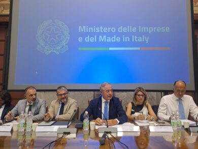 Il Ministro Urso annuncia un piano pluriennale per sostenere l’automotive