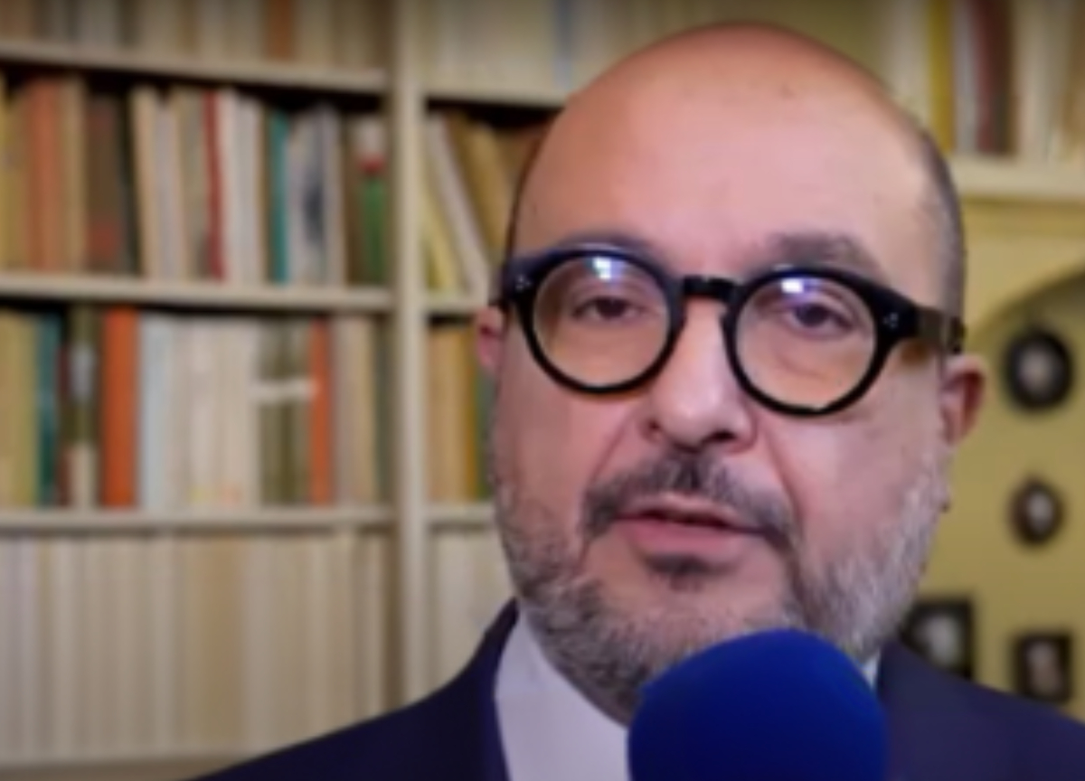 Sangiuliano, nuova gaffe: “Napoli? Ha 250 anni”. Poi caccia il suo social media manager Sangiuliano, nuova gaffe: “Napoli? Ha 250 anni”. Poi caccia il suo social media manager