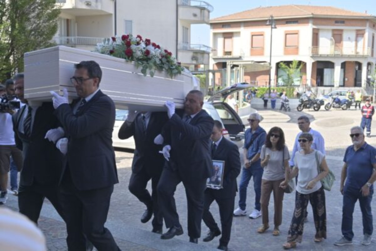 Omicidio Sharon, la testimone: “La sgommata di un’auto, poi l’ho vista a terra” Omicidio Sharon, la testimone: “La sgommata di un’auto, poi l’ho vista a terra”