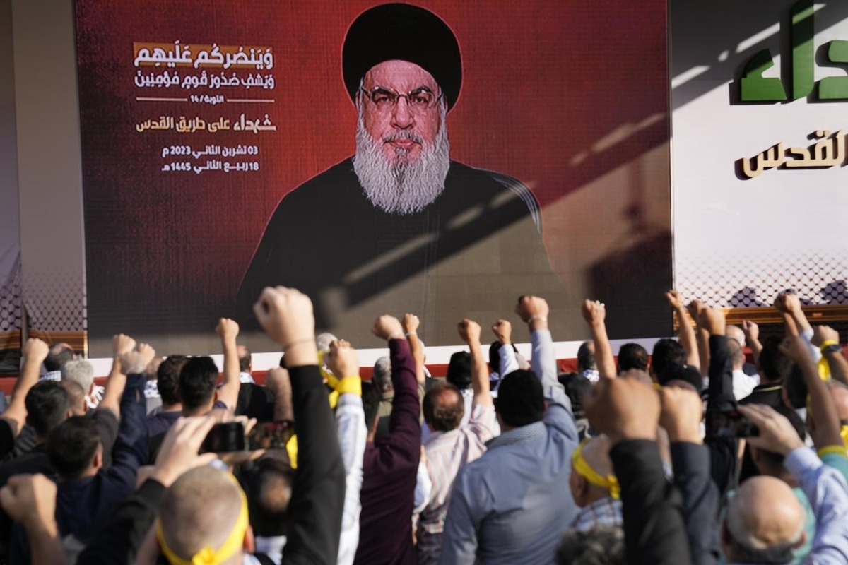 Guerra, voli sospesi sui cieli dell’Iran. La mossa dell’Egitto fa salire la tensione