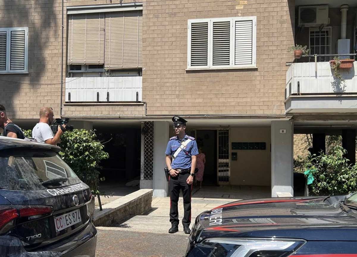 Uccide la moglie di 75 anni e poi confessa: lui ne ha 84. Strangolata nel letto, follia femminicida Uccide la moglie di 75 anni e poi confessa: lui ne ha 84. Strangolata nel letto, follia femminicida
