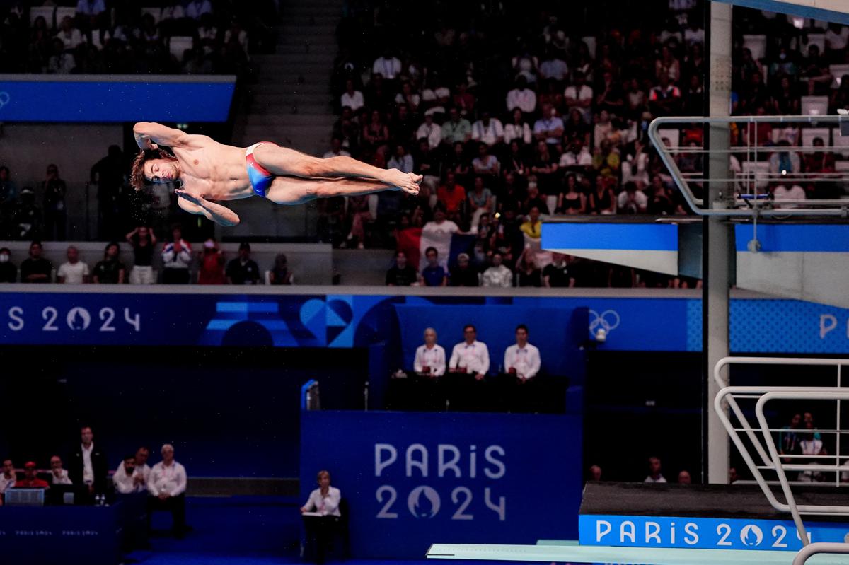 Parigi 2024, Jules Bouyer il bello delle Olimpiadi (con costume super attillato)