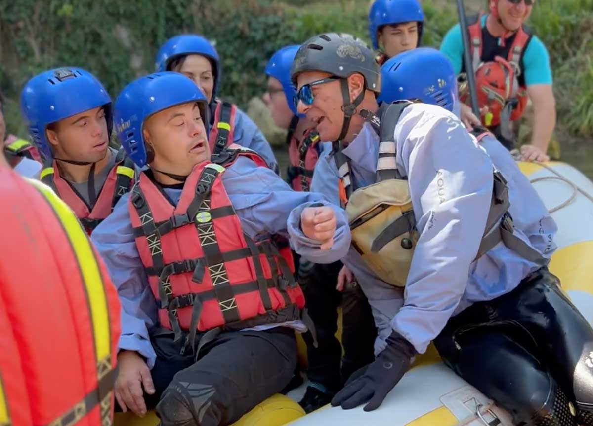 Pet therapy per ragazzi coraggiosi: sui gommoni coi cani di salvataggio lungo il Velino: a Rieti lezione di civiltà Pet therapy per ragazzi coraggiosi: sui gommoni coi cani di salvataggio lungo il Velino: a Rieti lezione di civiltà