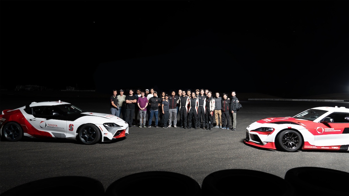 Toyota: pionieri della guida autonoma, drifting in tandem per la sicurezza stradale