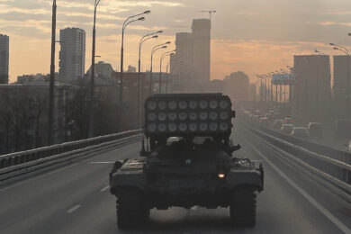 Che cos’è e come funziona la bomba termobarica utilizzata dalla Russia