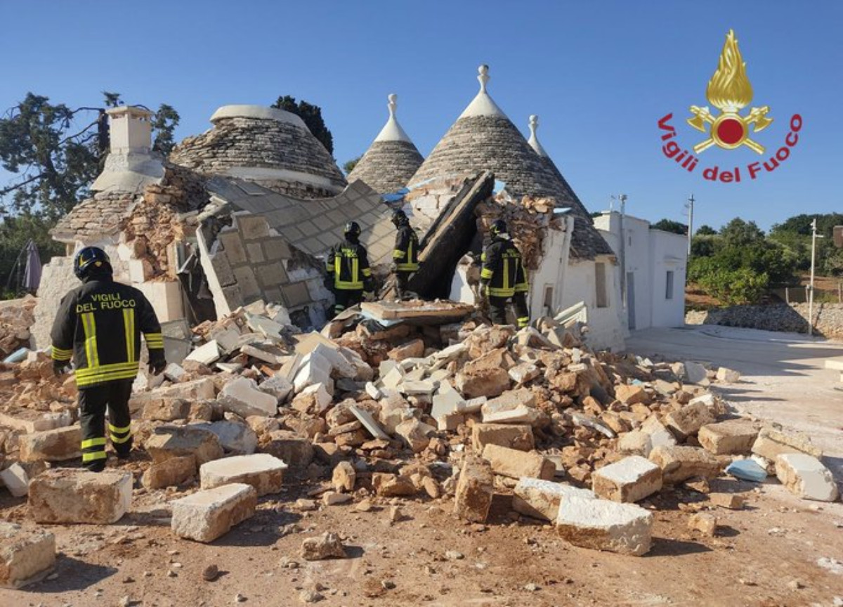 Cisternino, esplode un trullo: grave una donna, morto l’uomo sotto le macerie Cisternino, esplode un trullo: grave una donna, morto l’uomo sotto le macerie