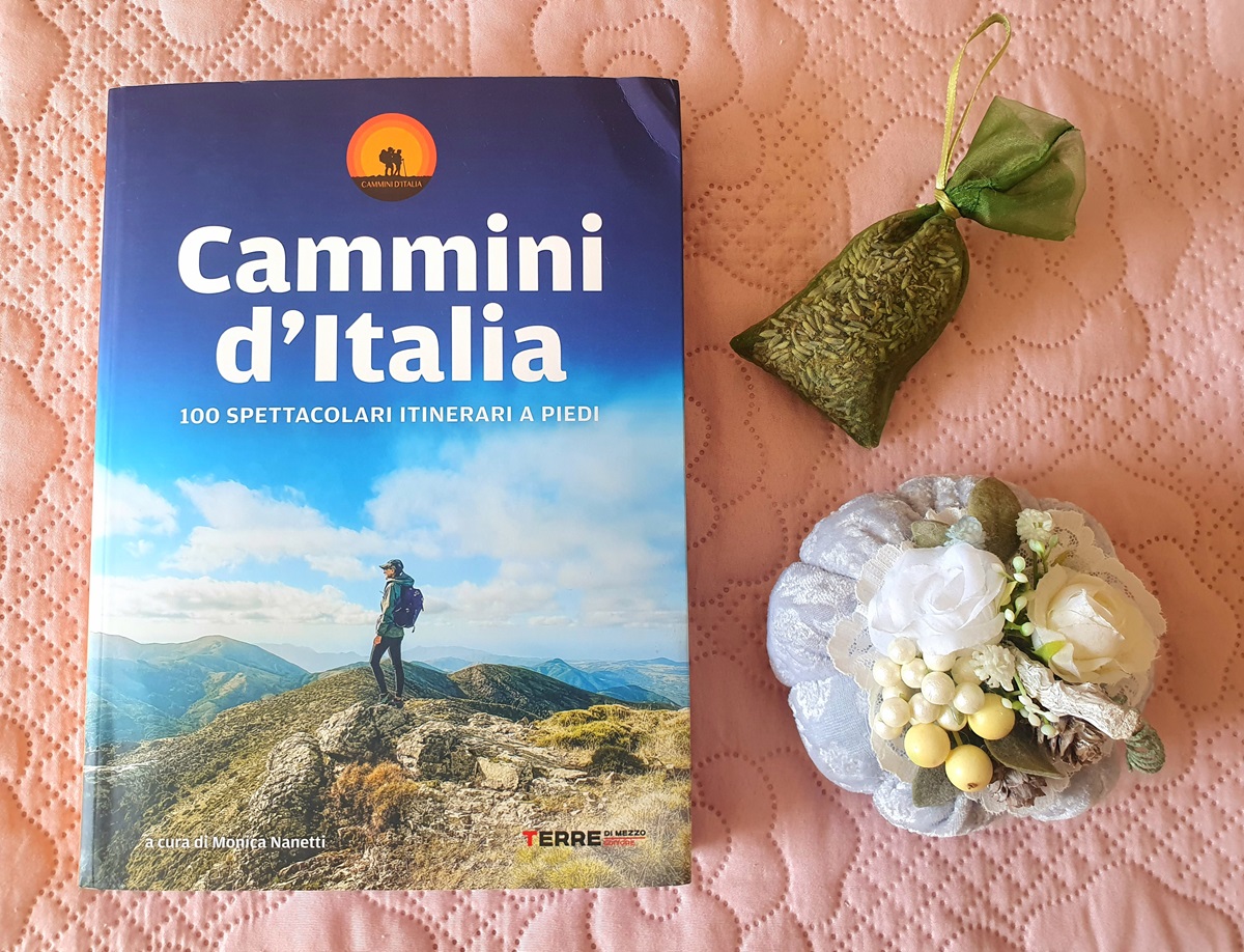 Cinque libri da portare con sé in vacanza, dalla narrativa alle guide