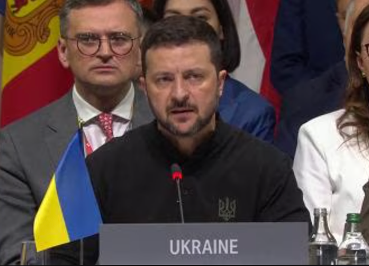 Guerra, ucraini travestiti da russi: così hanno invaso. Putin: “Risponderemo” Guerra, ucraini travestiti da russi: così hanno invaso. Putin: “Risponderemo”