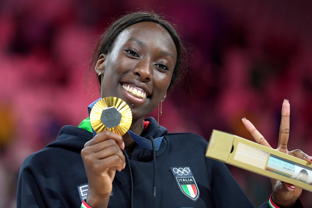 Olimpiadi, vandalizzato il murales dedicato alla pallavolista Paola Egonu Olimpiadi, vandalizzato il murales dedicato alla pallavolista Paola Egonu