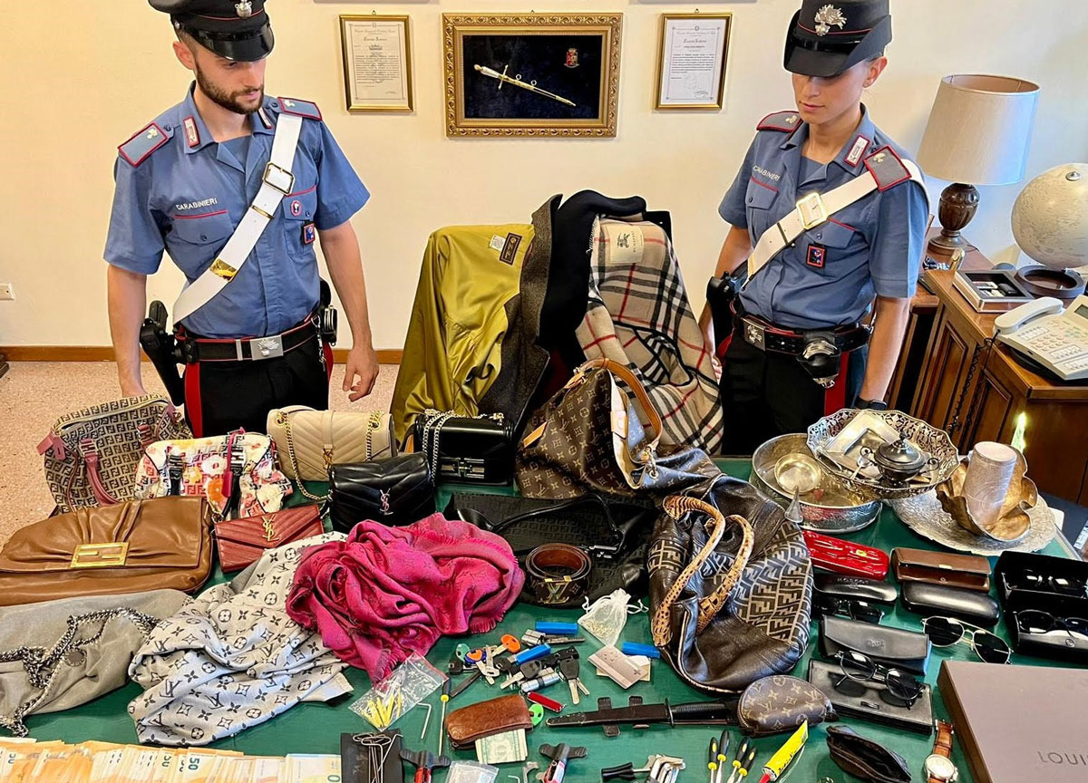 Furti in appartamento, presa la banda della chiave a topolino: ecco il trucco Furti in appartamento, presa la banda della chiave a topolino: ecco il trucco