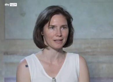 Amanda Knox contro la magistratura italiana: “Mi tortura da 17 anni”