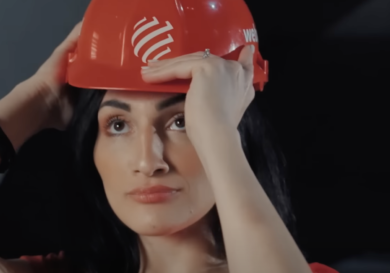 La pugile Carini nel nuovo spot WeBuild. Sui social: “Crollerà subito come lei?”