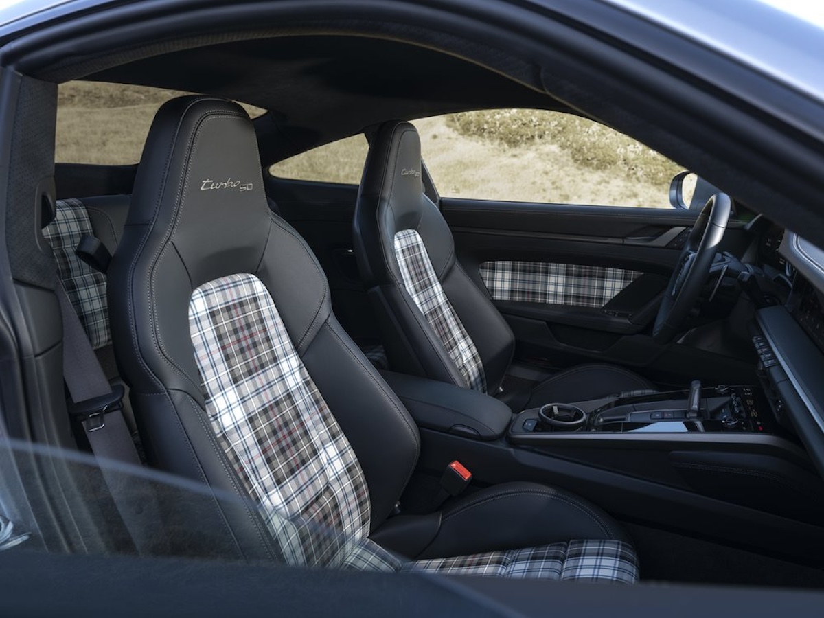 Porsche svela la 911 Turbo 50 Anni: una celebrazione di stile e prestazioni alla Monterey Car Week Porsche svela la 911 Turbo 50 Anni: una celebrazione di stile e prestazioni alla Monterey Car Week