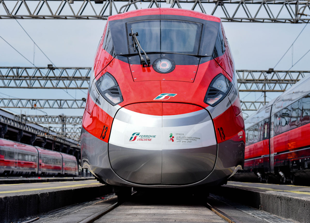 Roma Termini nel caos: il cadavere di un giovane americano manda in tilt i treni per Napoli e Firenze Roma Termini nel caos: il cadavere di un giovane americano manda in tilt i treni per Napoli e Firenze