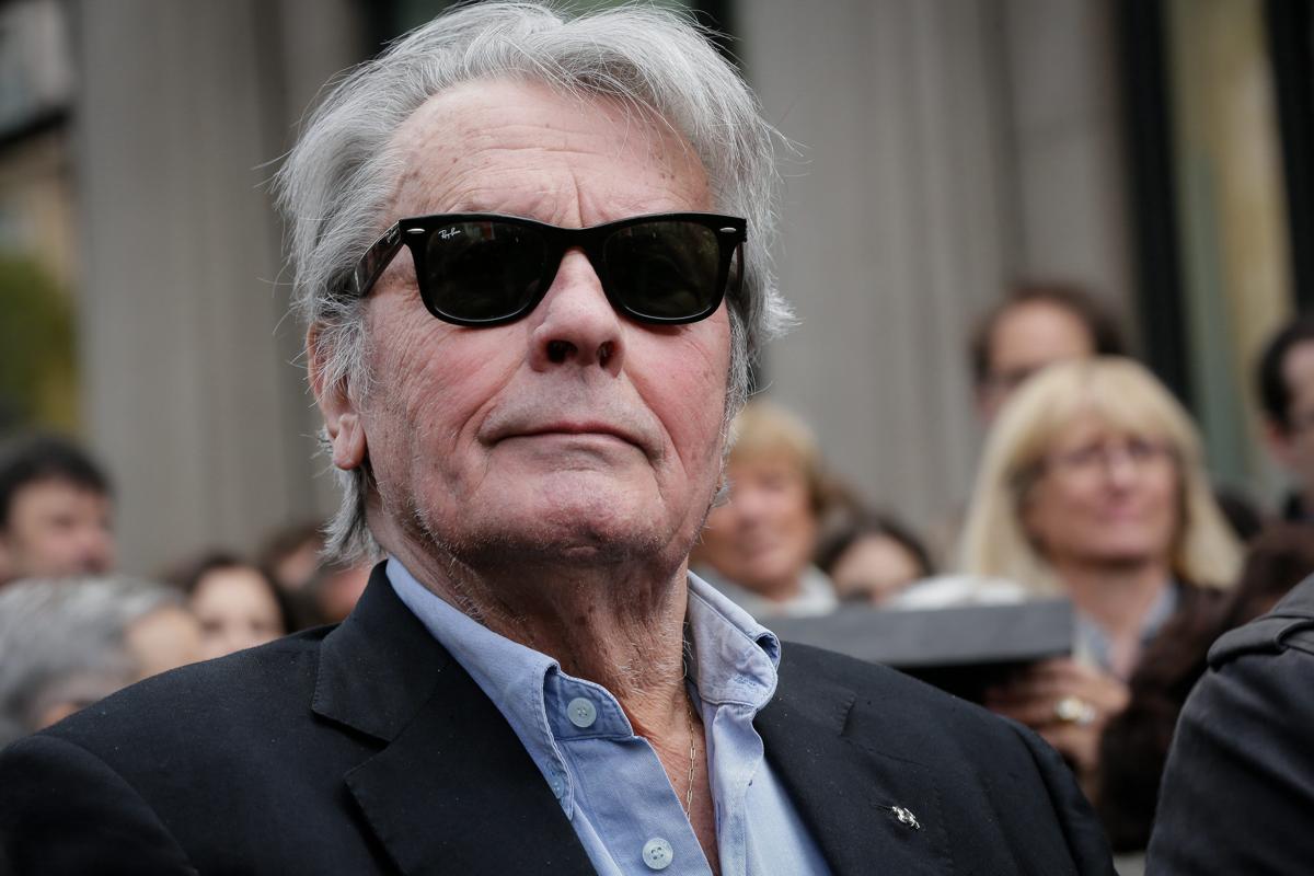Alain Delon: la lotta per l’eredità. Chi è la figlia prediletta Anouchka che vuole tutto? Alain Delon: la lotta per l’eredità. Chi è la figlia prediletta Anouchka che vuole tutto?