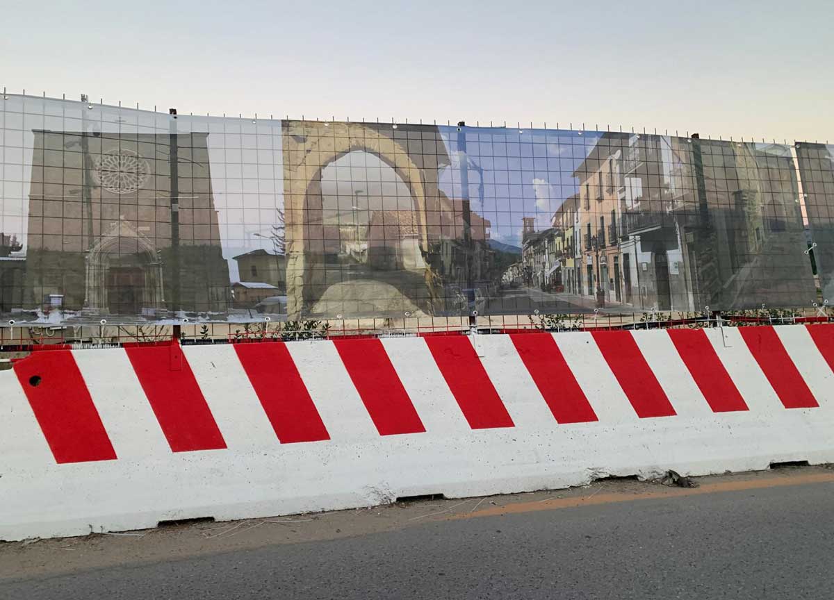 Amatrice, la ricostruzione col Lego: una pietra e 8 mila euro di stampe per la visita del presidente Rocca Amatrice, la ricostruzione col Lego: una pietra e 8 mila euro di stampe per la visita del presidente Rocca