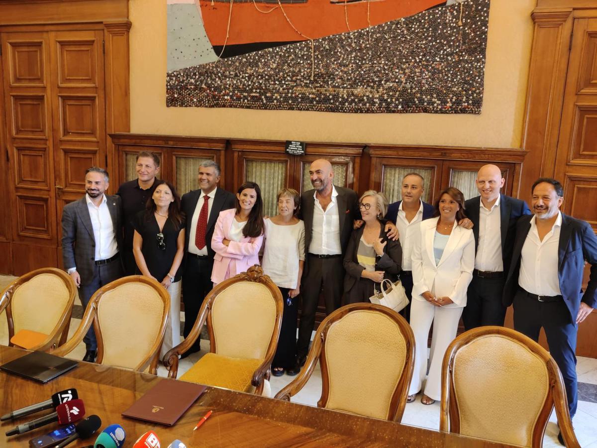 Presentata a Palazzo di Città la nuova giunta comunale di Bari Presentata a Palazzo di Città la nuova giunta comunale di Bari