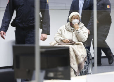 Nazismo, Furchner condannata: la ex segretaria della morte complice nell’eccidio di 10mila persone