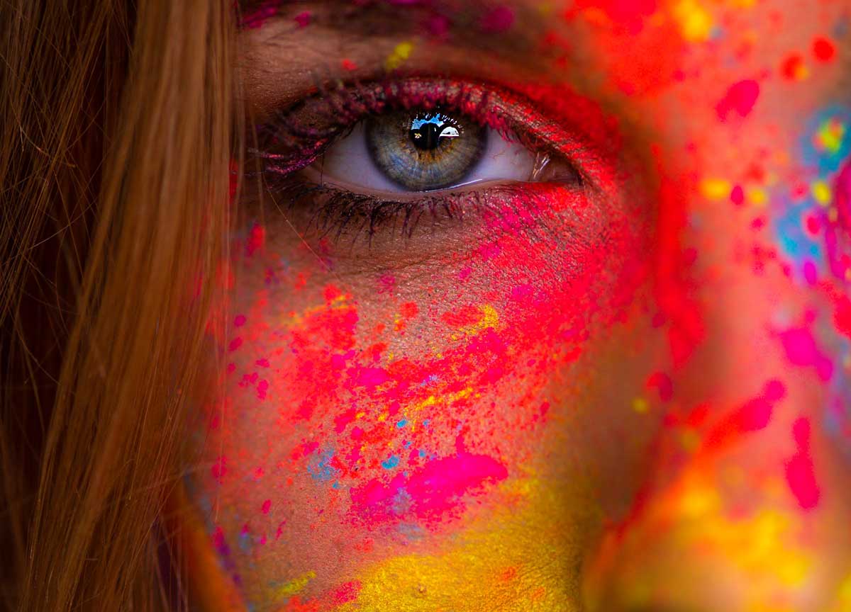 Pioggia di coriandoli e colori: al parco Shuster il Festival Holi, perchè l’amore vince sempre sul male