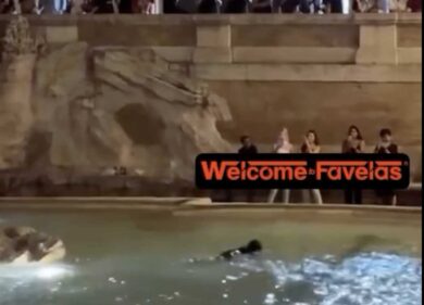 Fontana di Trevi: tuffo nuotata e multa da 450 euro, la notte brava di un 49enne italiano
