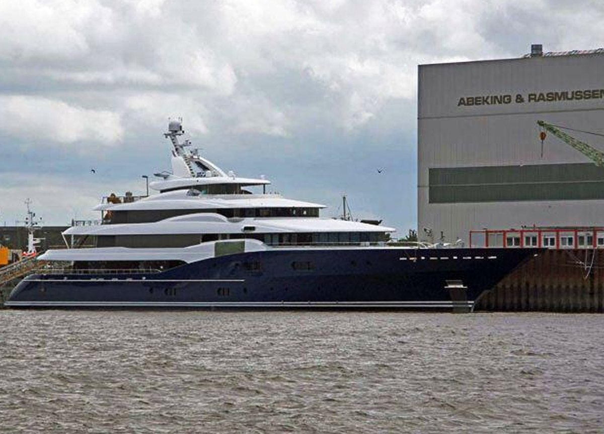 Bari, oligarca russo troneggia sul porto: ecco quanto vale il suo yacht “stellare” Bari, oligarca russo troneggia sul porto: ecco quanto vale il suo yacht “stellare”