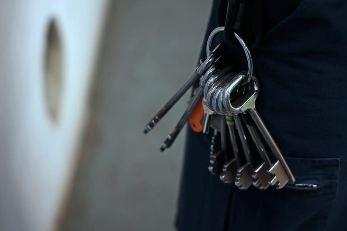 Rieti, violenza in carcere: detenuto tenta di aggredire medico poi ferisce un poliziotto penitenziario Rieti, violenza in carcere: detenuto tenta di aggredire medico poi ferisce un poliziotto penitenziario