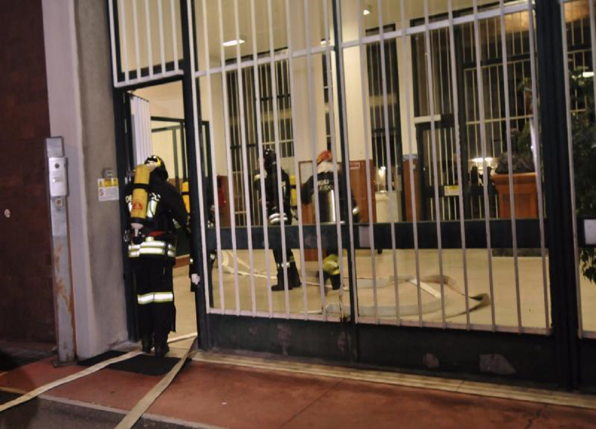 Rieti, violenza in carcere: detenuto tenta di aggredire medico poi ferisce un poliziotto penitenziario Rieti, violenza in carcere: detenuto tenta di aggredire medico poi ferisce un poliziotto penitenziario