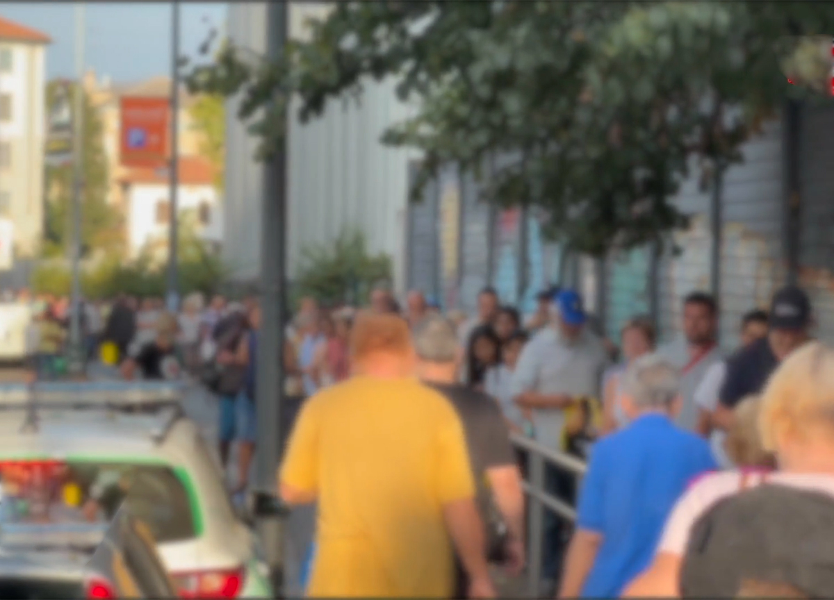 Milano, sempre più poveri in coda per il cibo: 2024 sarà record Milano, sempre più poveri in coda per il cibo: 2024 sarà record
