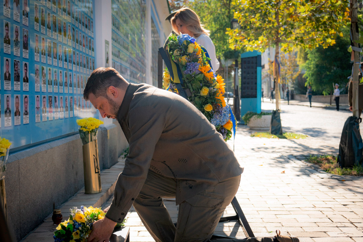 Ucraina, Zelensky celebra il giorno dell’Indipendenza: “La guerra è tornata in Russia”. Maxi-scambio di prigionieri con Mosca Ucraina, Zelensky celebra il giorno dell’Indipendenza: “La guerra è tornata in Russia”. Maxi-scambio di prigionieri con Mosca