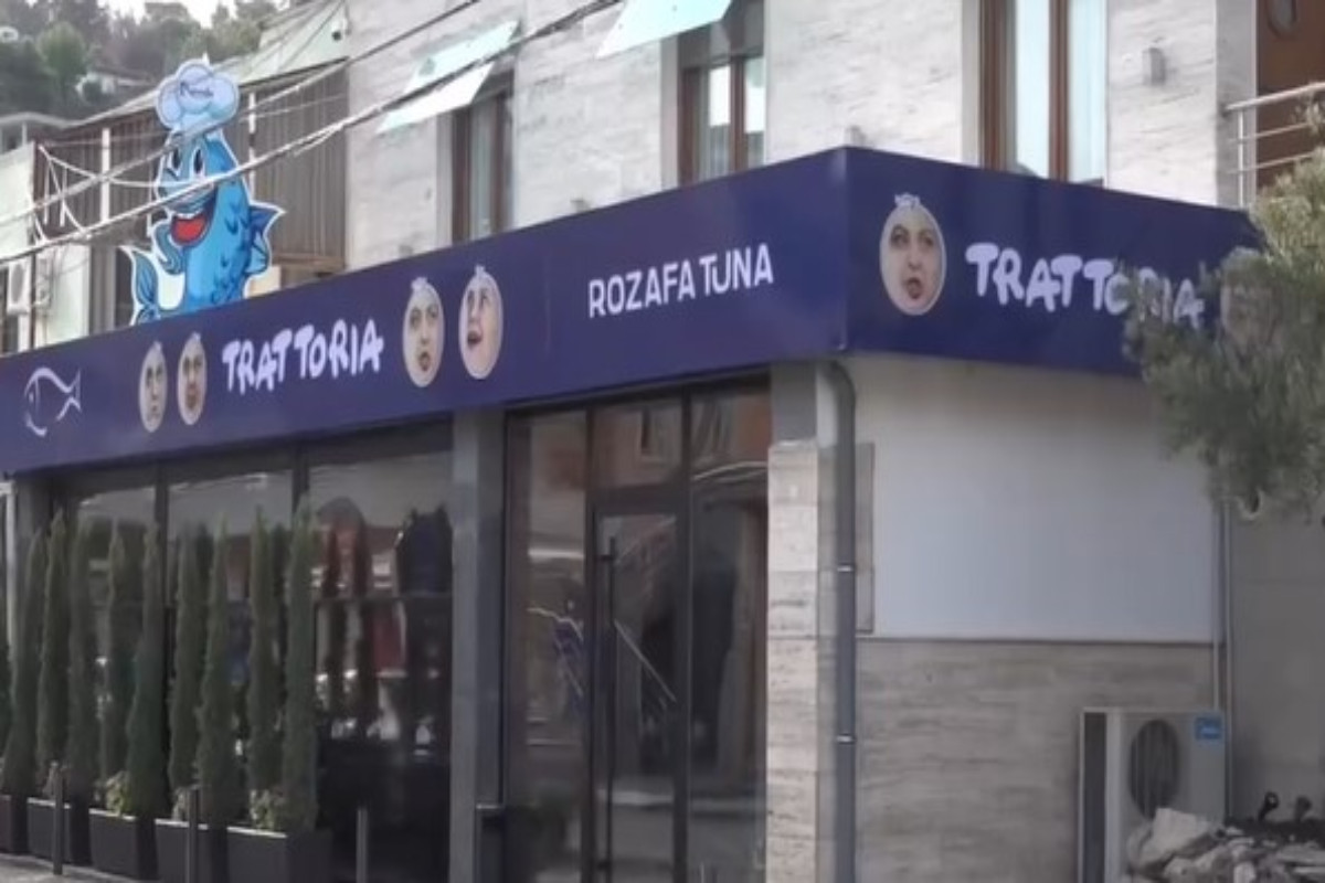 Albania, apre la “Trattoria Meloni” vicino a uno dei centri migranti. Il proprietario: “Dedicata a una donna straordinaria”. VIDEO Albania, apre la “Trattoria Meloni” vicino a uno dei centri migranti. Il proprietario: “Dedicata a una donna straordinaria”. VIDEO