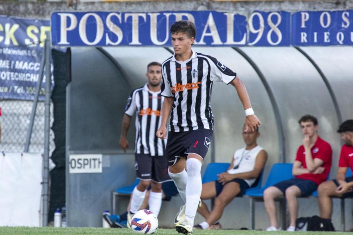 Il nipote di Papa Francesco va in goal: giocatore in serie D. “I compagni in campo mi chiedono la benedizione” Il nipote di Papa Francesco va in goal: giocatore in serie D. “I compagni in campo mi chiedono la benedizione”