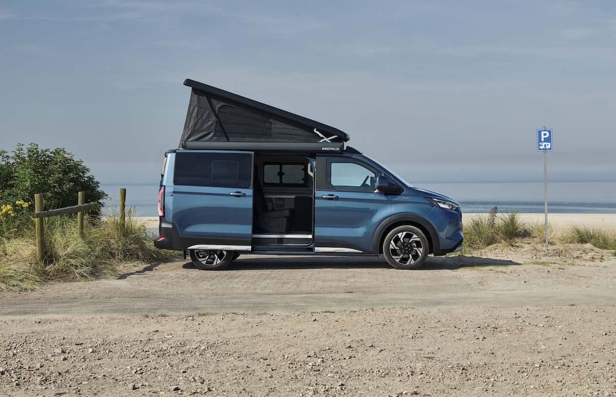Ford Transit Custom Nugget 2025: il camper compatto nato per l’avventura Ford Transit Custom Nugget 2025: il camper compatto nato per l’avventura