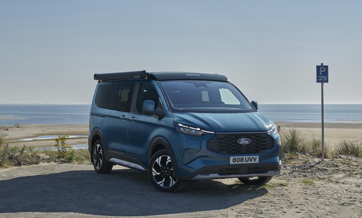 Ford Transit Custom Nugget 2025: il camper compatto nato per l’avventura Ford Transit Custom Nugget 2025: il camper compatto nato per l’avventura