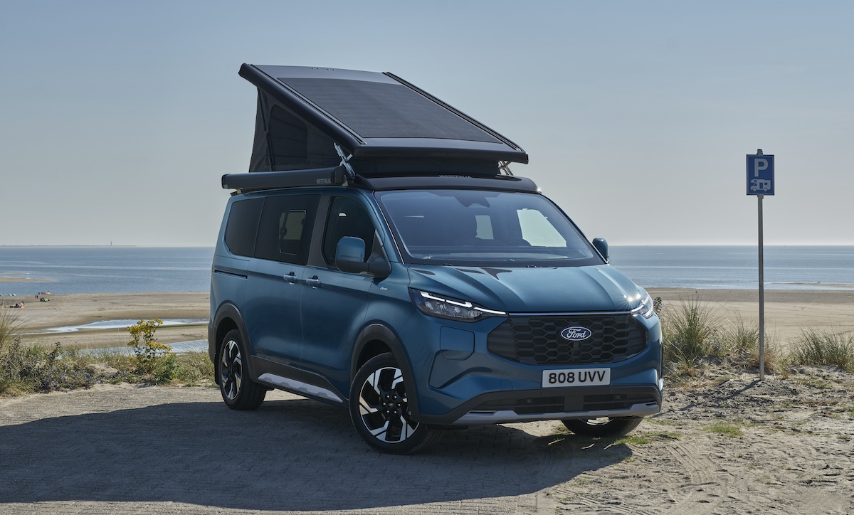 Ford Transit Custom Nugget 2025: il camper compatto nato per l’avventura Ford Transit Custom Nugget 2025: il camper compatto nato per l’avventura