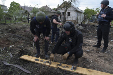 Guerra in Ucraina/ Bombe russe su un hotel di Kramatorsk: feriti due giornalisti, un disperso della Reuters