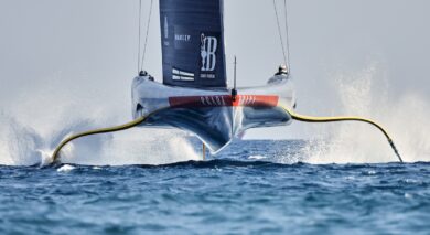 Luna Rossa Prada Pirelli conquista la finale, vittoria decisiva su Ineos Britannia a Barcellona