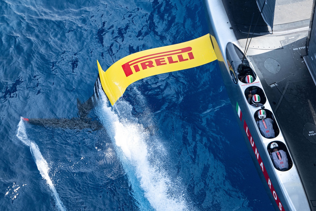 Luna Rossa Prada Pirelli conquista la finale, vittoria decisiva su Ineos Britannia a Barcellona