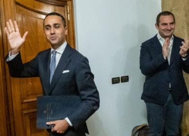 M5s, Di Maio: “Grillo non fermerà Conte. Teme che gli tolga quei 25mila € al mese…”