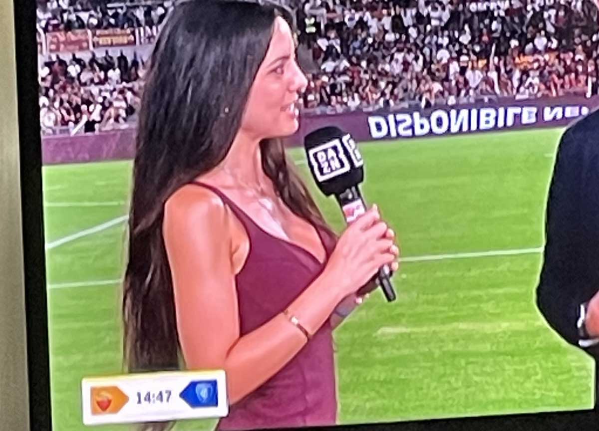 La Roma perde, l’Olimpico dimentica e impazzisce per il lato migliore della Meloni. Giusy spopola