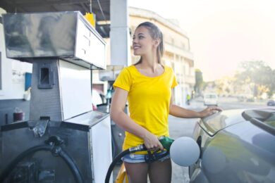 Benzina verde ai minimi da inizio anno, ma gli automobilisti non esultano. Ecco perchè