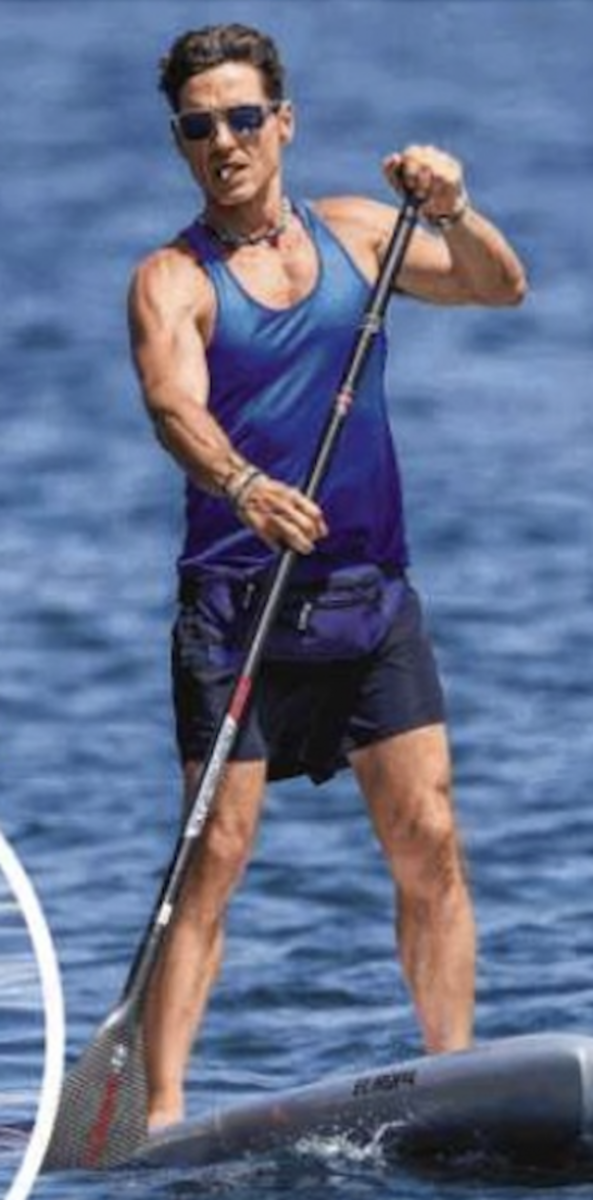 Pier Silvio Berlusconi pensieroso in vacanza in Corsica: in arrivo la sua discesa in campo? FOTO