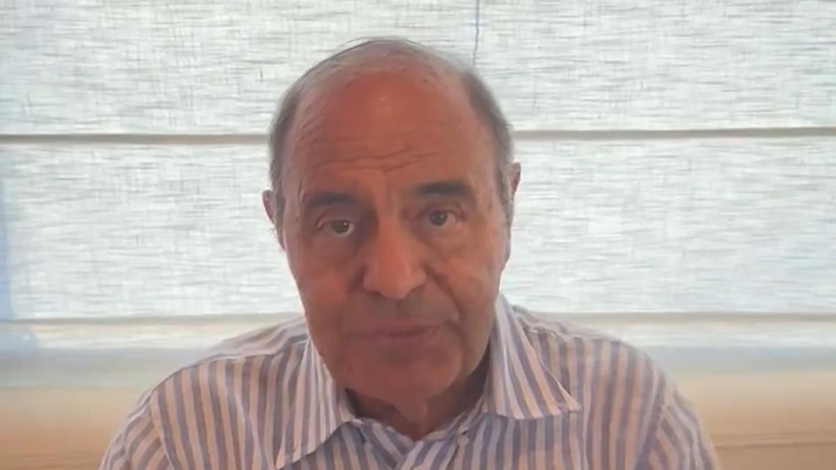 Bruno Vespa contro il contestatore Gracis: “Con l’odio riscatti le tue frustrazioni professionali”