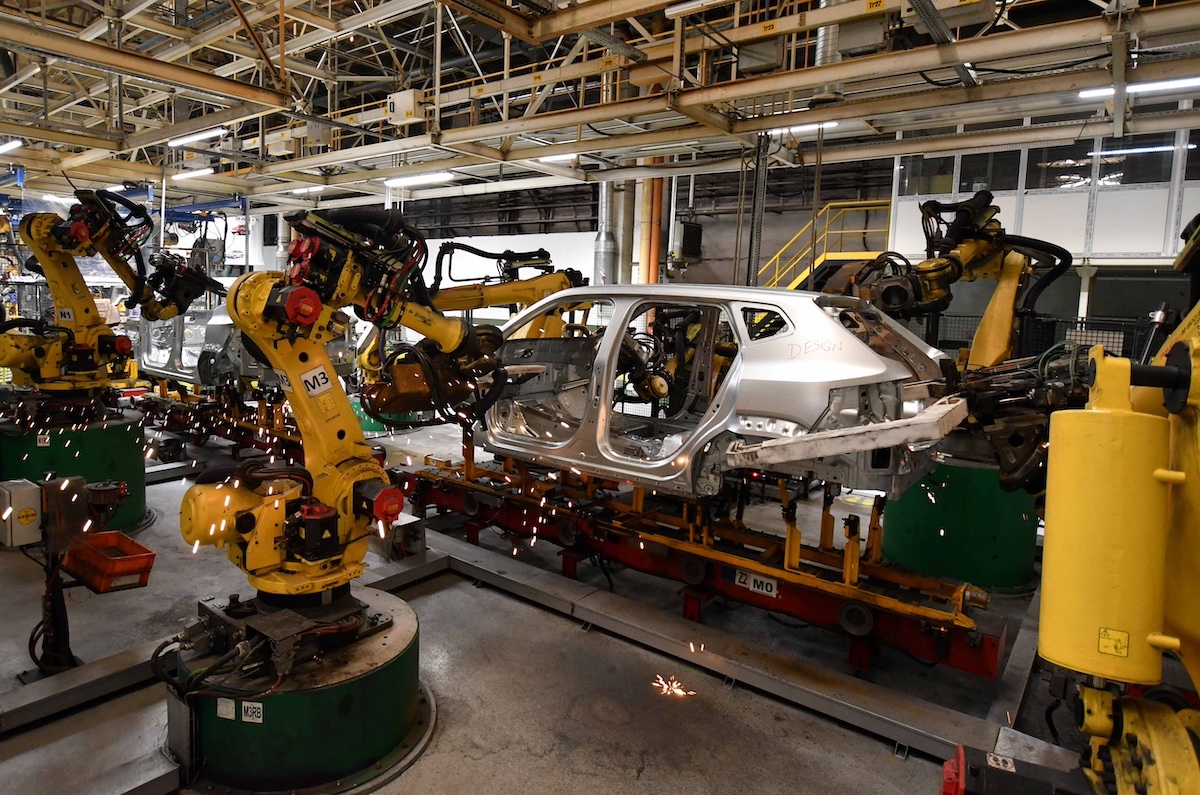 Dacia, alla scoperta dello stabilimento di Mioveni in Romania dove nasce Duster