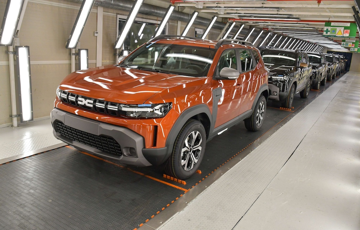 Dacia, alla scoperta dello stabilimento di Mioveni in Romania dove nasce Duster