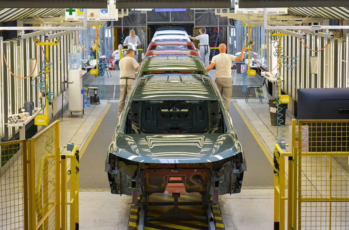 Dacia, alla scoperta dello stabilimento di Mioveni in Romania dove nasce Duster