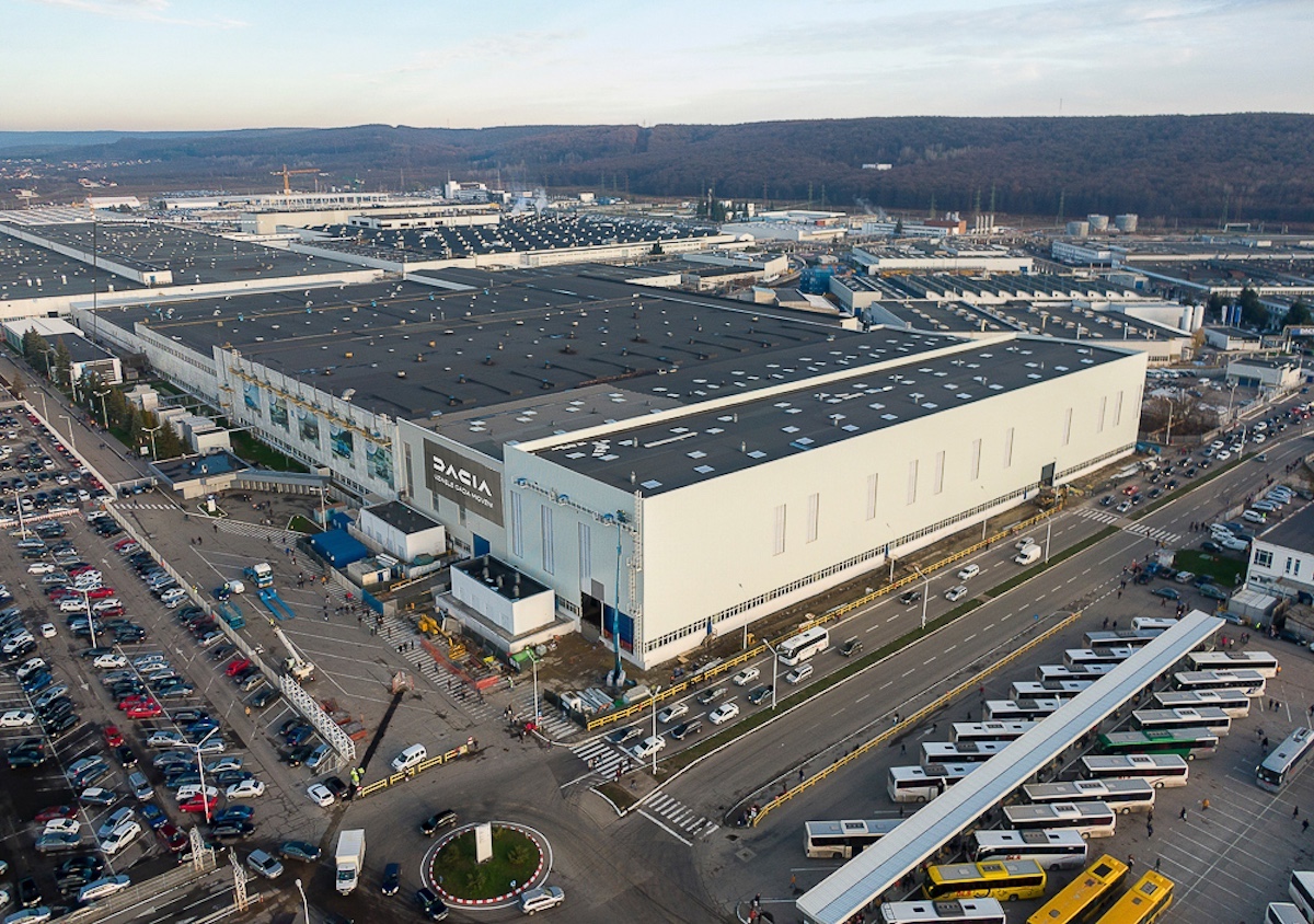 Dacia, alla scoperta dello stabilimento di Mioveni in Romania dove nasce Duster