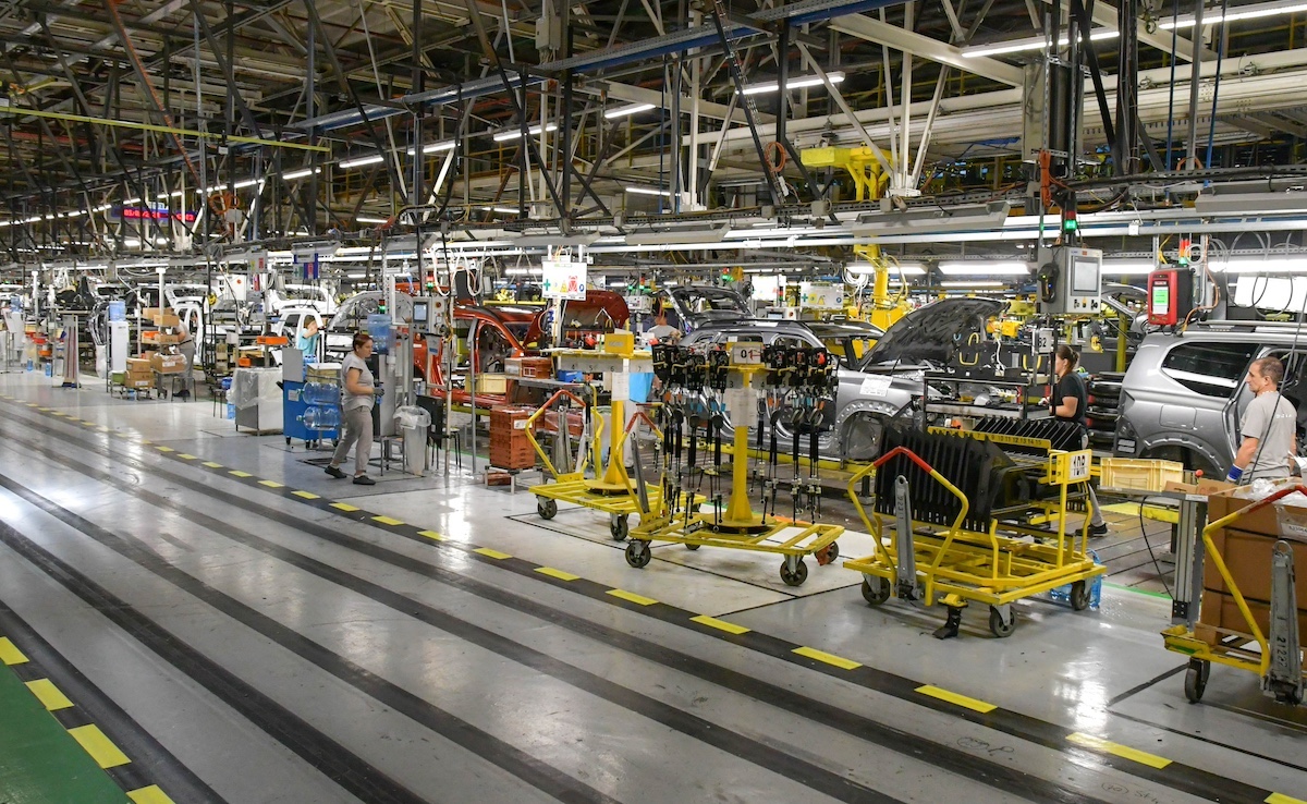 Dacia, alla scoperta dello stabilimento di Mioveni in Romania dove nasce Duster