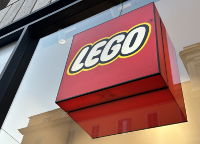 I mattoncini Lego crescono a doppia cifra nel primo semestre: ricavi sopra i 4 miliardi e utili in rialzo del 16%